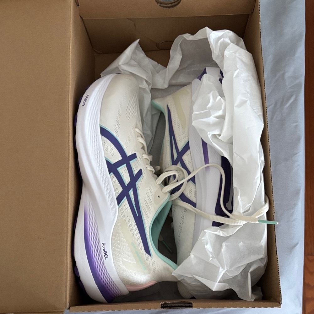 ASICS White and Purple gt 2000 v12